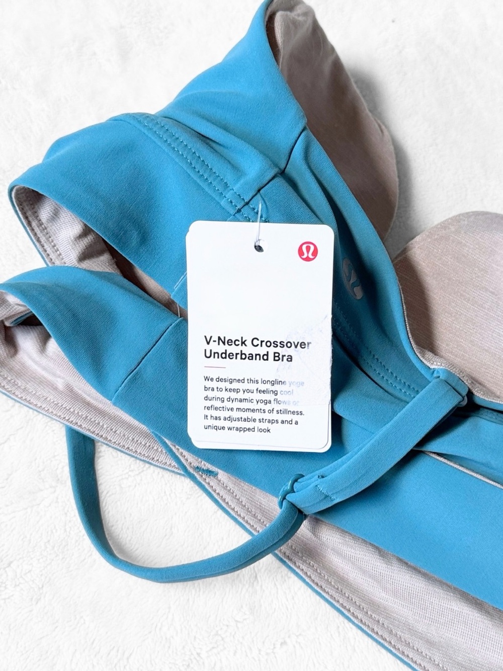 NWT Lululemon V-Neck and Crossover Underband Bra – Marlin – Size 6 - Picture 4 of 9